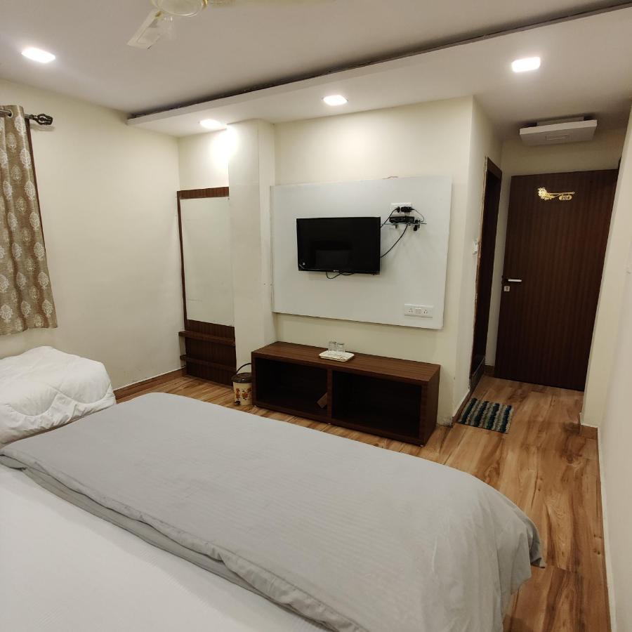 Hotel Shreeji Residency Pachmarhi ภายนอก รูปภาพ