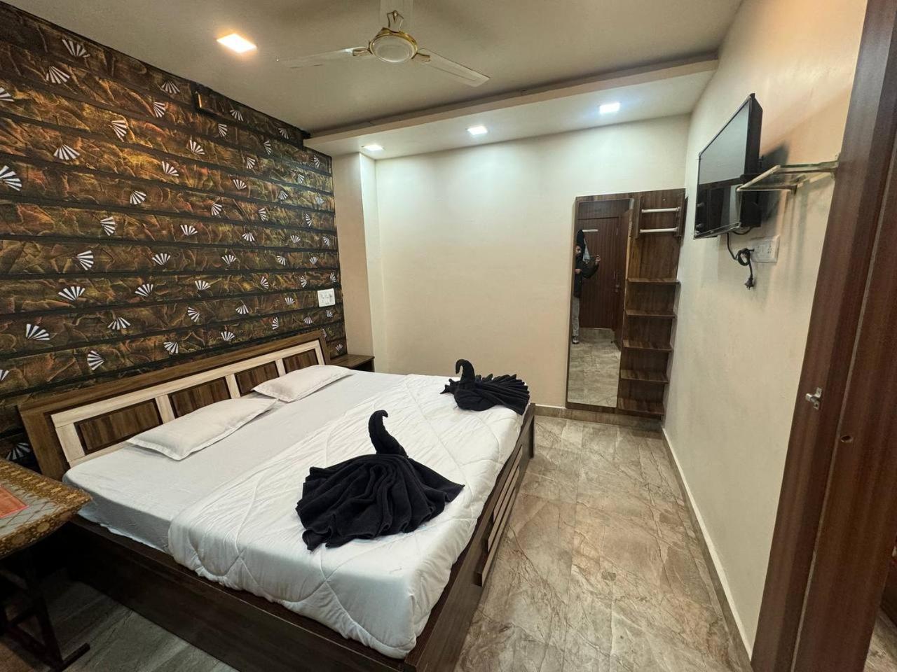 Hotel Shreeji Residency Pachmarhi ภายนอก รูปภาพ