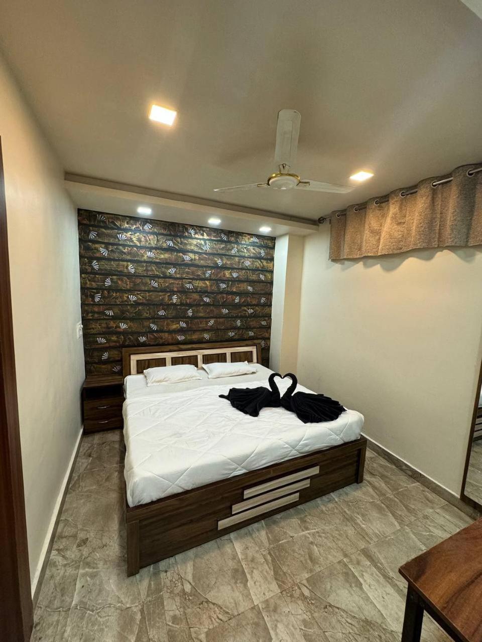 Hotel Shreeji Residency Pachmarhi ภายนอก รูปภาพ